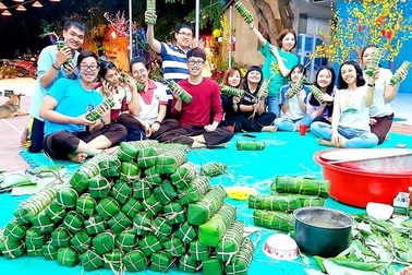 Gói bánh ngày Tết có gì vui?