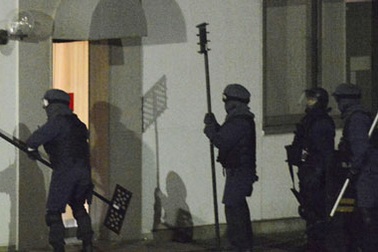 Nhật Bản: Bắt cóc con tin, yêu cầu Thủ tướng từ chức 