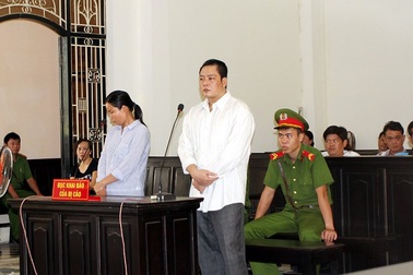 Công chứng viên thông đồng thuê ô tô đi cầm lấy hơn 4,4 tỉ