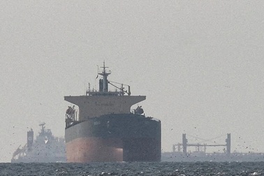 Nổ và cháy trên tàu Hàn Quốc ở eo biển Hormuz