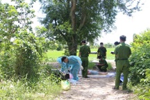 Điều tra người đàn ông chết gục bên đường với nhiều vết đâm