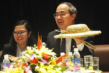 Ông Nguyễn Thiện Nhân và điểm 10 xuất sắc cho câu trả lời về chiếc mũ rơm