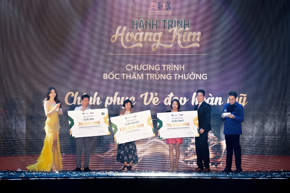 Hơn 600 người tham dự khai trương chi nhánh viện thẩm mỹ quốc tế Dr. Han - 5 Hơn 600 người tham dự khai trương chi nhánh viện thẩm mỹ quốc tế Dr. Han - 5