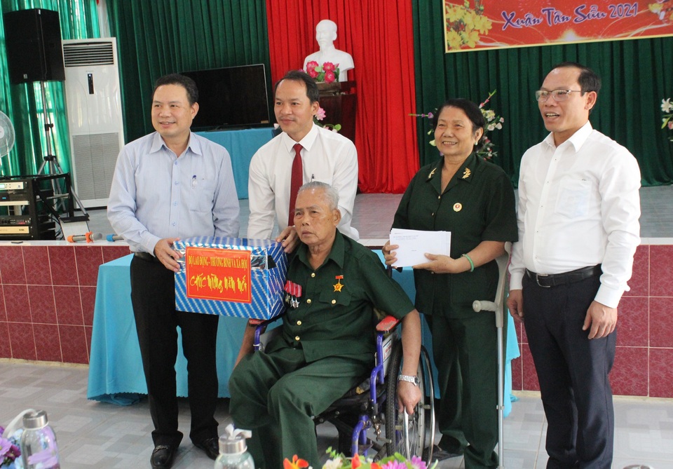 Nhiều đột phá trong chính sách ưu đãi người có công với cách mạng... - 1 Nhiều đột phá trong chính sách ưu đãi người có công với cách mạng... - 1
