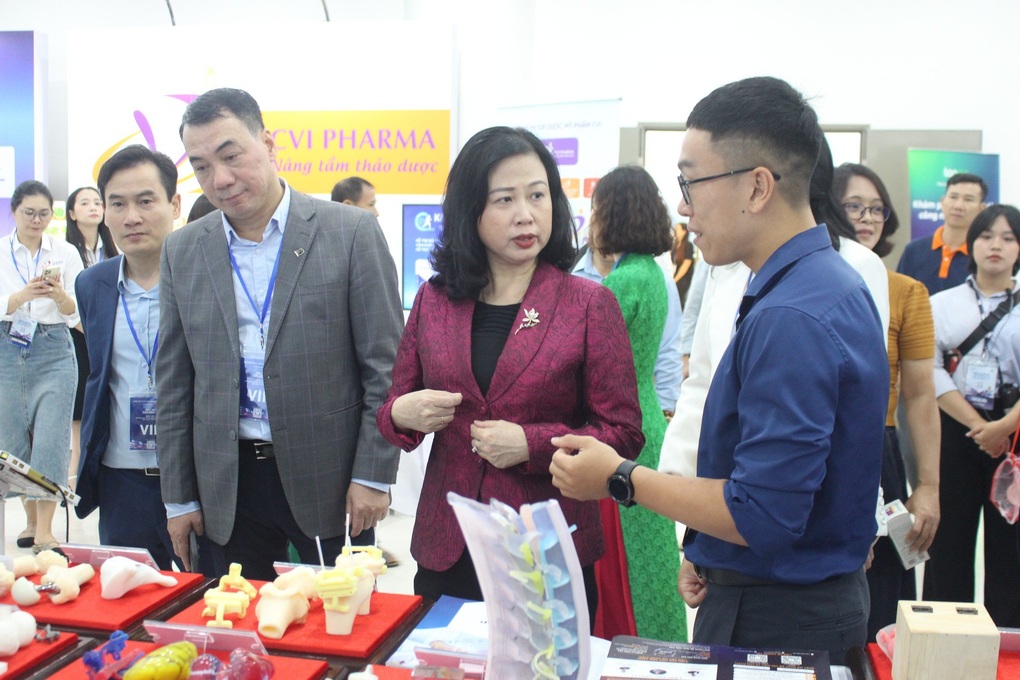 Đẩy mạnh 4 nền tảng số, quản lý hồ sơ sức khỏe điện tử - 1 Đẩy mạnh 4 nền tảng số, quản lý hồ sơ sức khỏe điện tử - 1