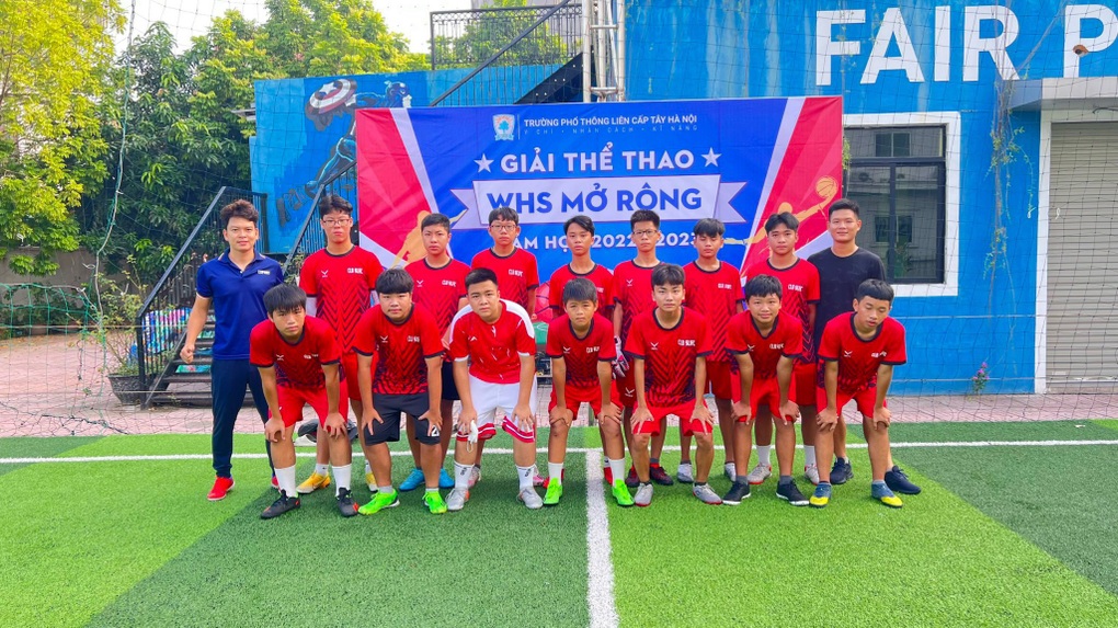 Va chạm khi chơi thể thao, nam sinh học cách nhịn đòn - 2 Va chạm khi chơi thể thao, nam sinh học cách nhịn đòn - 2