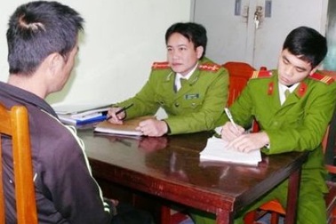 Mượn tài sản không trả, còn khống chế nạn nhân bắt viết giấy vay nợ