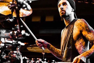 Tay trống nhạc rock ngừng diễn vì tụ huyết nghẽn mạch cả hai cánh tay