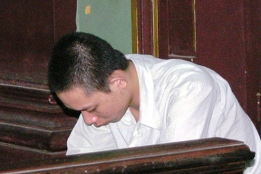 Đau lòng phiên xử người con giết cha vì thương mẹ