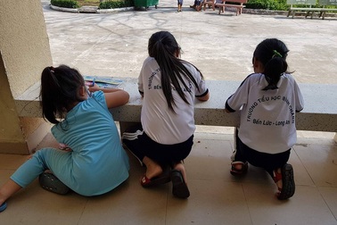 Vụ “cô giáo quỳ gối”: Thêm một phụ huynh phải kiểm điểm công khai