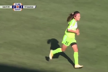 Huỳnh Như rút ngắn tỷ số xuống 2-3 cho Lank FC