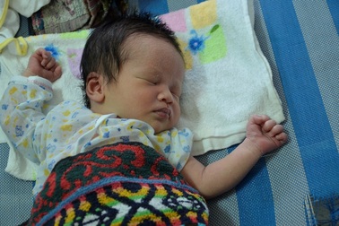 Bé sơ sinh bị bỏ rơi trước cửa nhà dân