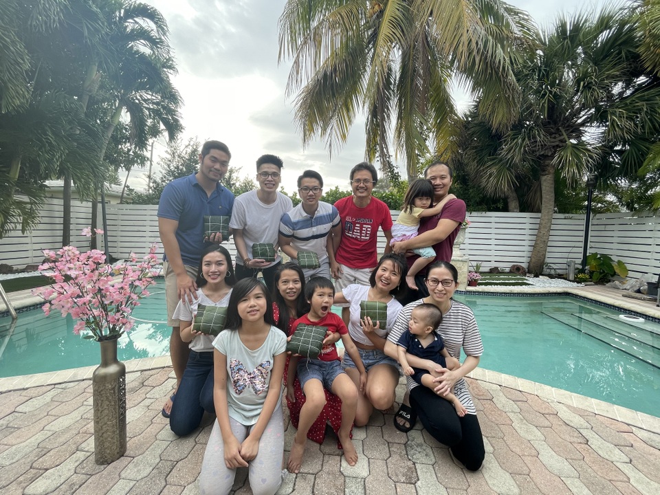 Người Việt ở Mỹ gói bánh chưng đón Tết giữa thời dịch Covid-19 - 7 Người Việt ở Mỹ gói bánh chưng đón Tết giữa thời dịch Covid-19 - 7