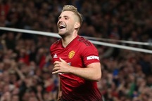 MU tăng lương “khủng” cho Luke Shaw