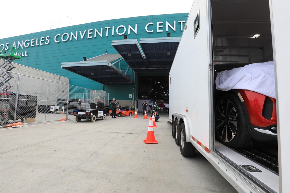 Cận cảnh hai mẫu xe điện VinFast vừa cập bến Los Angeles Auto Show - 3 Cận cảnh hai mẫu xe điện VinFast vừa cập bến Los Angeles Auto Show - 3