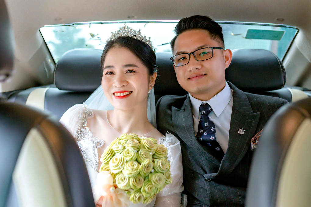 Ông nội 70 tuổi tỉ mẩn tuốt lá tro non tết hoa cưới cho cháu gây sốt mạng - 5 Ông nội 70 tuổi tỉ mẩn tuốt lá tro non tết hoa cưới cho cháu gây sốt mạng - 5