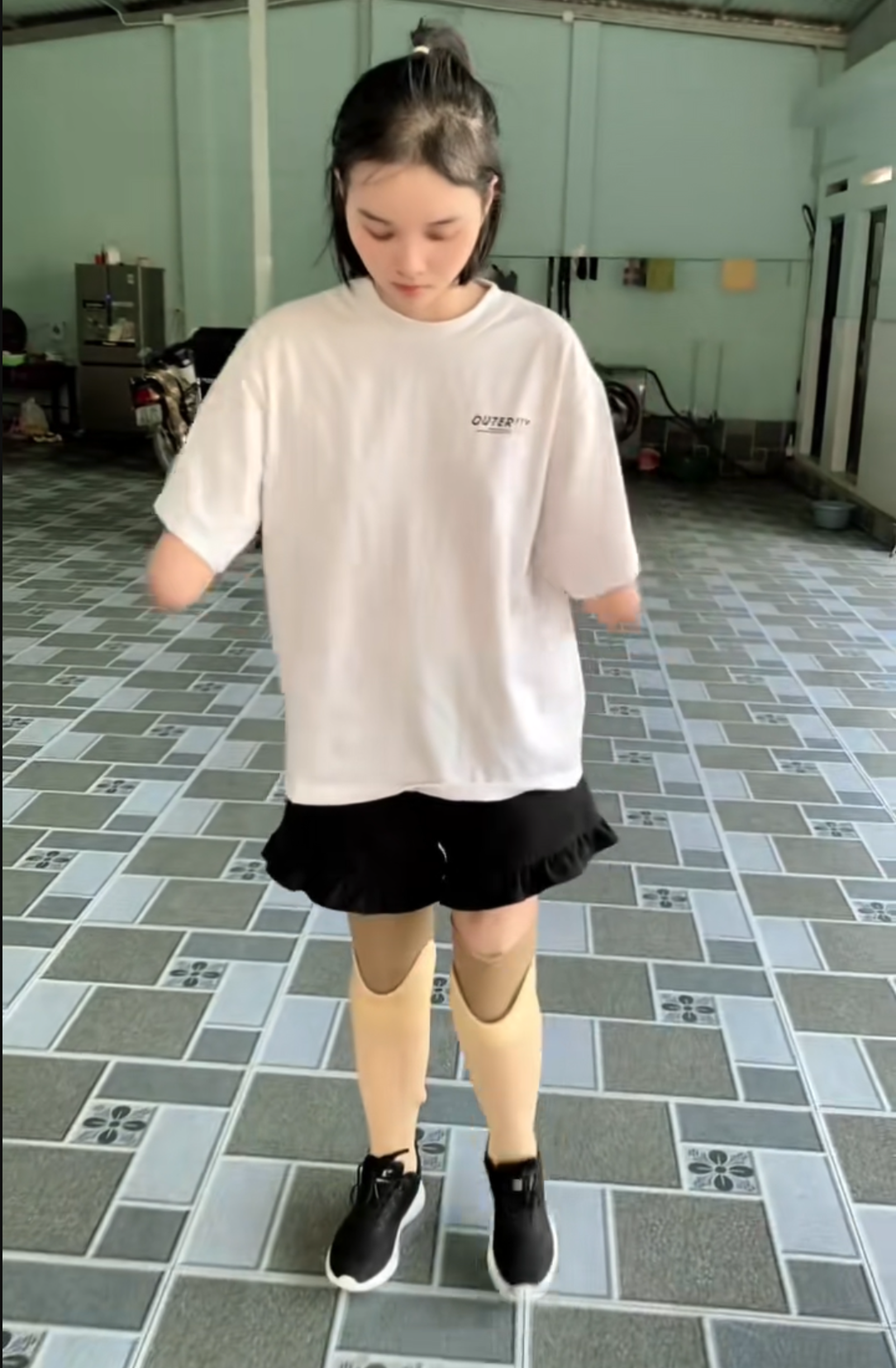 Cuộc sống của cô gái xinh đẹp ở Phú Thọ mất tay chân “hút” triệu lượt xem - 3 Cuộc sống của cô gái xinh đẹp ở Phú Thọ mất tay chân “hút” triệu lượt xem - 3