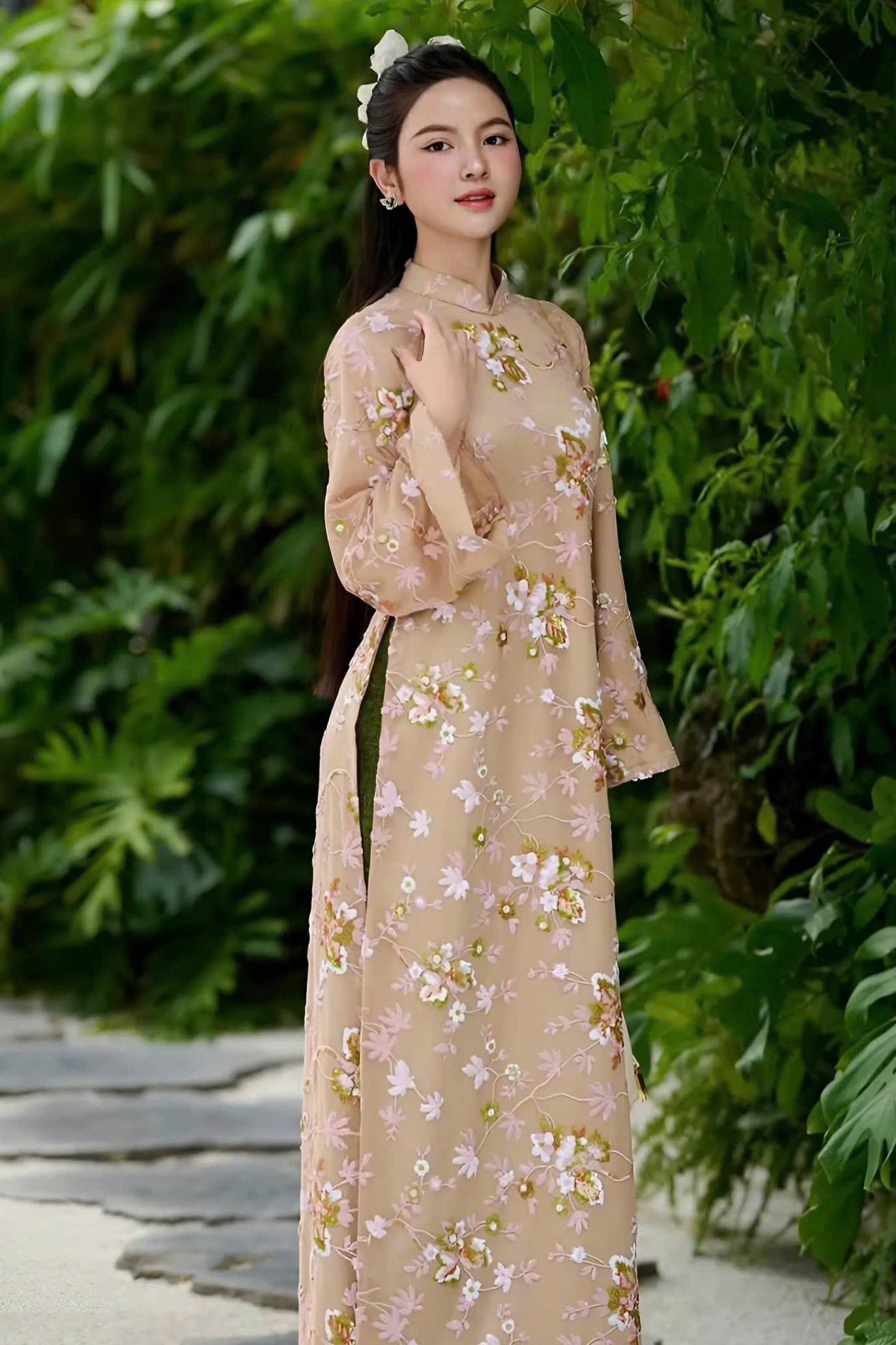 View - Vợ cầu thủ Quang Hải sở hữu loạt túi hàng hiệu Hermès, Dior đắt giá | Báo Dân trí