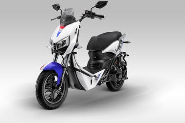 Xe máy điện Yadea X5 giá 22 triệu đồng, đấu Vinfast Impes, Pega Newtech...