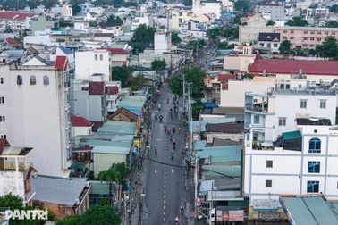 Lãnh đạo TPHCM thúc tiến độ mở rộng đường Nguyễn Duy Trinh