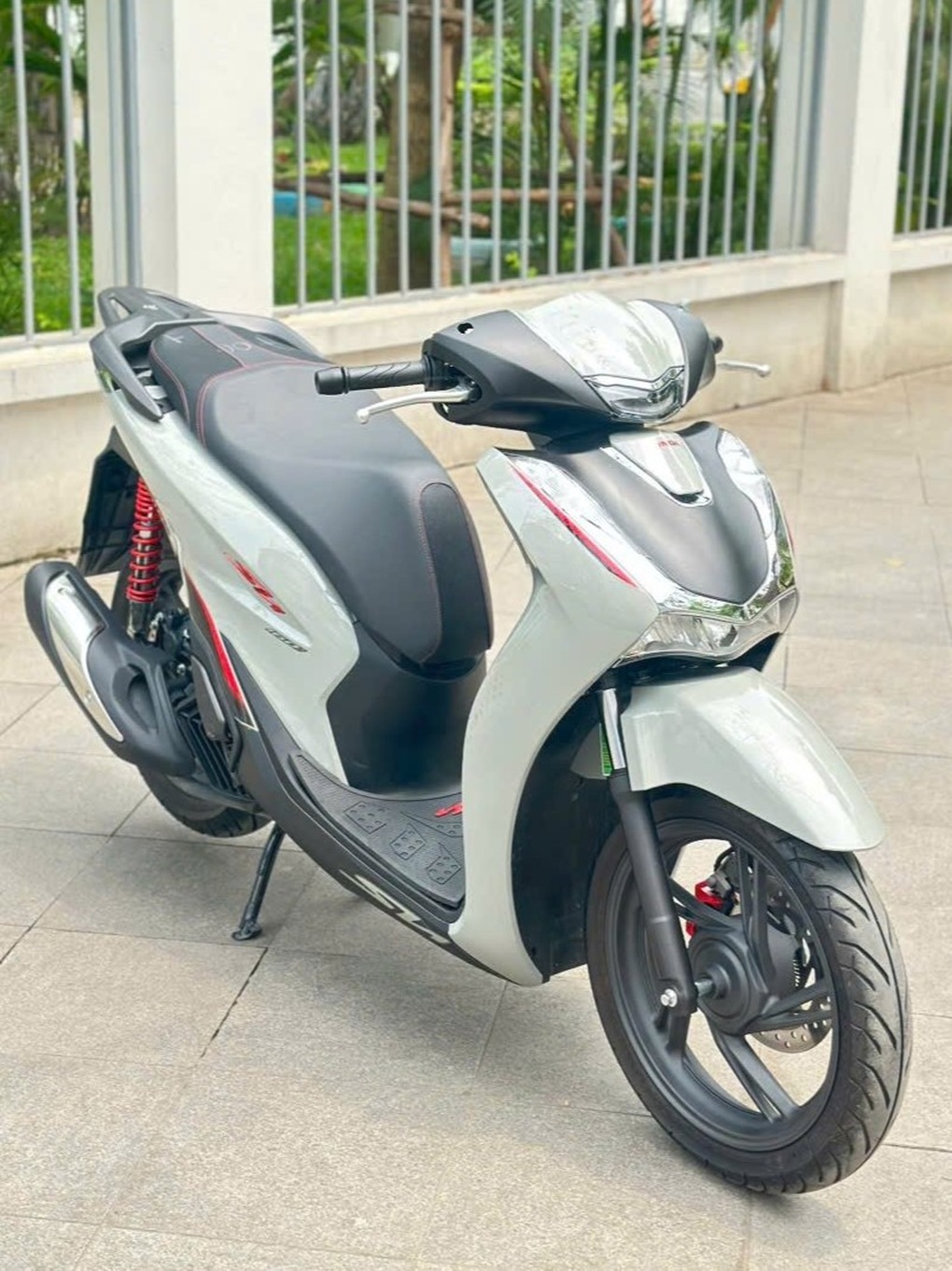 Xe máy Honda tăng giá mạnh tại đại lý, có mẫu kênh cả chục triệu đồng - 2 Xe máy Honda tăng giá mạnh tại đại lý, có mẫu kênh cả chục triệu đồng - 2