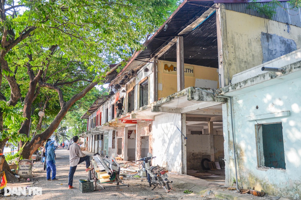 Hà Nội: Công viên được đầu tư 280 tỷ đồng thành nơi chọi gà, thả chó - 6 Hà Nội: Công viên được đầu tư 280 tỷ đồng thành nơi chọi gà, thả chó - 6