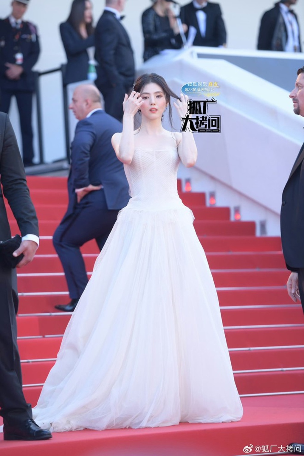 Hai mỹ nhân xứ Hàn đọ dáng trên thảm đỏ Cannes 2024 - 1 Hai mỹ nhân xứ Hàn đọ dáng trên thảm đỏ Cannes 2024 - 1