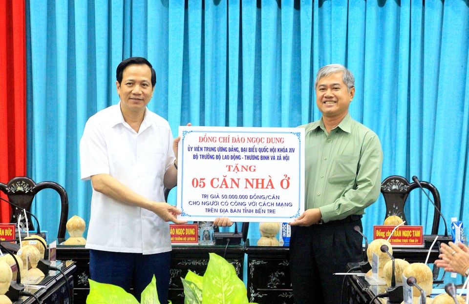 Bộ trưởng Đào Ngọc Dung: Cần tạo sinh kế bền vững cho người dân Bến Tre - 2 Bộ trưởng Đào Ngọc Dung: Cần tạo sinh kế bền vững cho người dân Bến Tre - 2