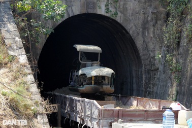 Đường sắt Việt Nam thiệt hại 50 tỷ đồng do sạt lở hầm Bãi Gió