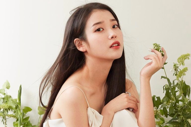 "Em gái quốc dân" IU và bạn trai nói về đối phương, hé lộ hành trình yêu