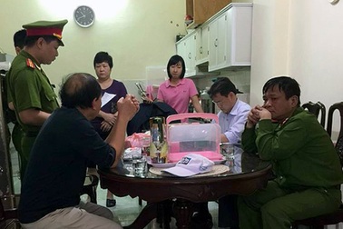 Hà Nội: Khám xét khẩn cấp nơi ở nữ Giám đốc buôn lậu