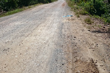 Cuồng ghen, chồng nghi đâm vợ nguy kịch