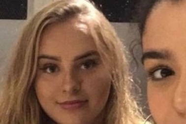 Cô gái Anh 4 lần mắc Covid-19