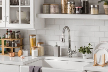 6 thứ chuyên gia khuyên tuyệt đối không nên bày trên bàn bếp