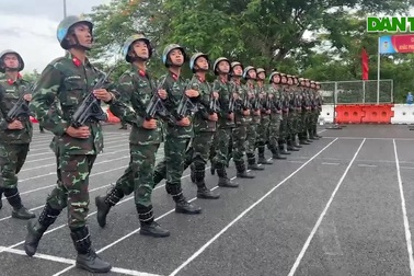 Khối nam chiến sĩ phòng hóa Binh chủng Hóa học luyện tập chuẩn bị cho A80