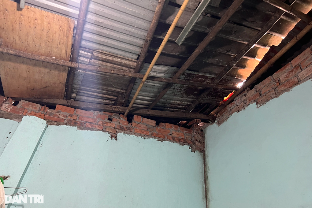 Một góc nhỏ ở Hà Nội, người dân quyết không dùng điện bất chấp nắng nóng - 3 Một góc nhỏ ở Hà Nội, người dân quyết không dùng điện bất chấp nắng nóng - 3