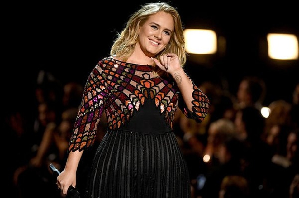 Adele tái xuất với vẻ ngoài cực khác lạ trên truyền hình - 6 Adele tái xuất với vẻ ngoài cực khác lạ trên truyền hình - 6
