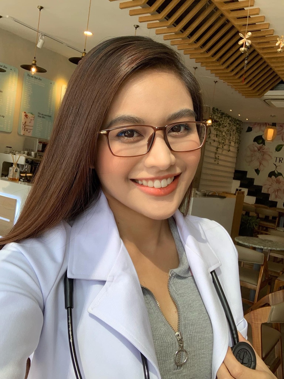 Từng nặng 68kg, bác sĩ 9X lột xác thành hotgirl xinh đẹp - 1 Từng nặng 68kg, bác sĩ 9X lột xác thành hotgirl xinh đẹp - 1