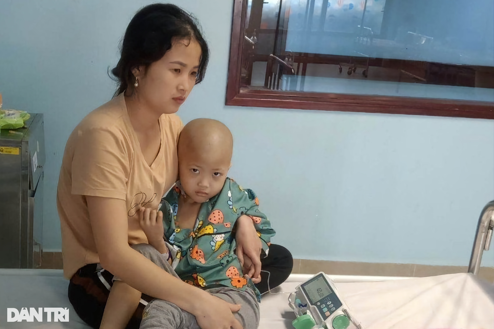 Hơn 180 triệu đồng đến với bé gái 7 tuổi mắc bệnh ung thư hiểm nghèo - 4 Hơn 180 triệu đồng đến với bé gái 7 tuổi mắc bệnh ung thư hiểm nghèo - 4