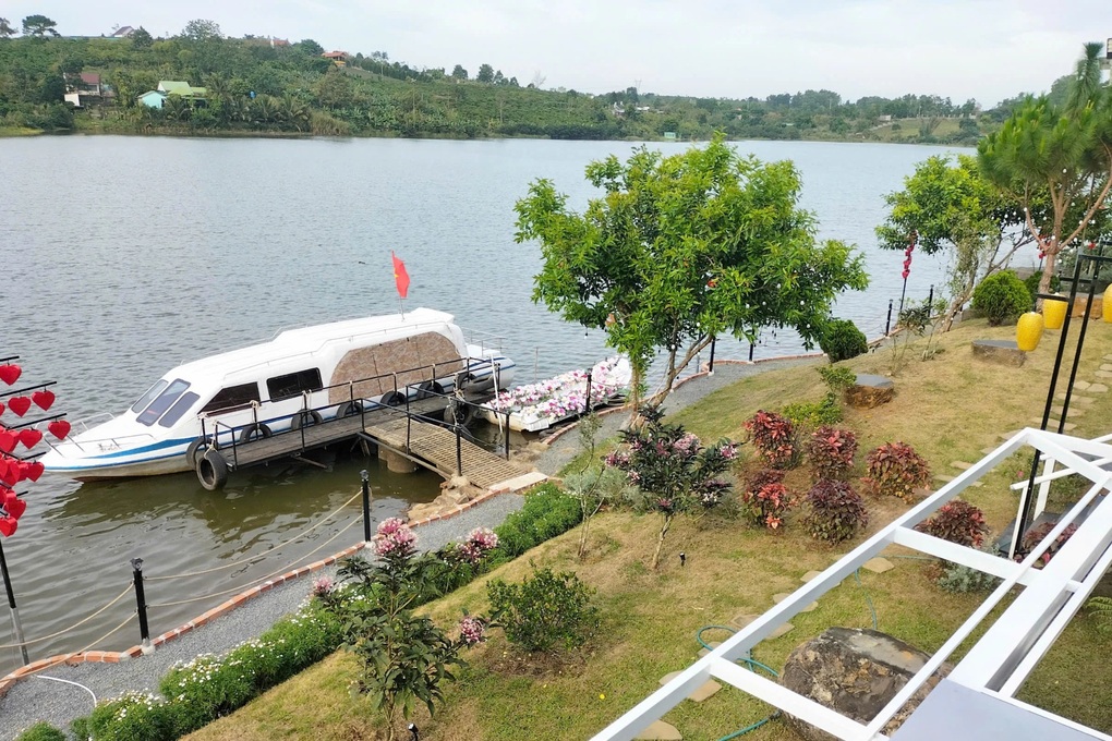 Diễn biến mới vụ quán cà phê trên đất nông nghiệp của nguyên cán bộ toà án - 2 Diễn biến mới vụ quán cà phê trên đất nông nghiệp của nguyên cán bộ toà án - 2