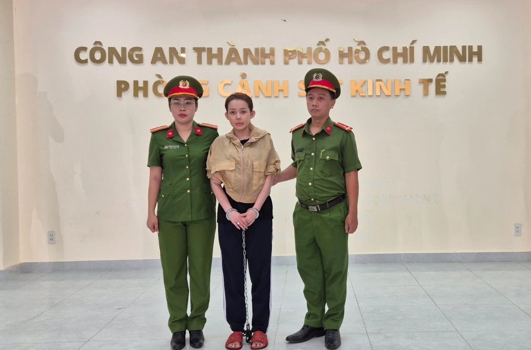 Ngân 98 bị khởi tố, bắt tạm giam - 1