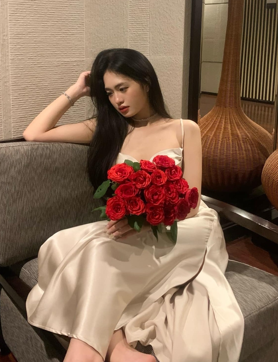 View - Hoa khôi cao 1,70m gây chú ý với tài ca hát, chơi nhạc cụ | Báo Dân trí