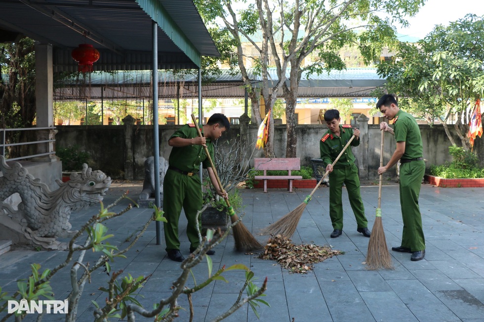 Chuyện về lá cờ trên cây trôi và lời hiệu triệu lòng dân - 6 Chuyện về lá cờ trên cây trôi và lời hiệu triệu lòng dân - 6
