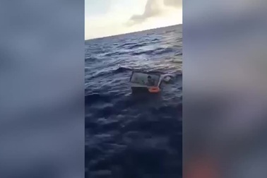 Ngư dân được cứu sống sau 11 ngày lênh đênh trên biển