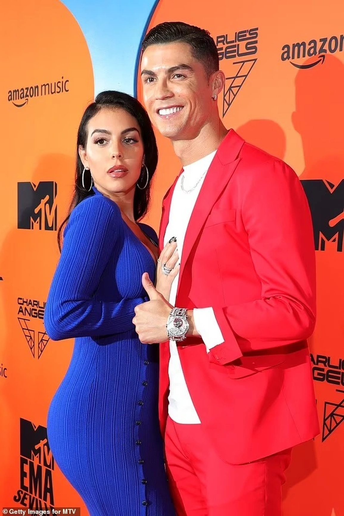 Ronaldo mỉm cười trở lại sau bi kịch mất con - 7 Ronaldo mỉm cười trở lại sau bi kịch mất con - 7