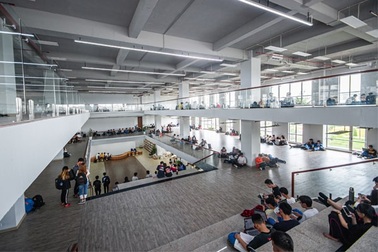 Thí sinh mang tài liệu vào phòng thi, giống đề chính thức hơn 50%