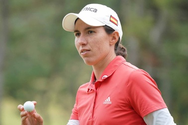 Nữ golf thủ bị xử thua vì sự cố hy hữu