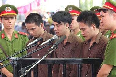 Nên bỏ hẳn việc xét xử lưu động