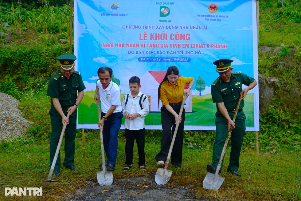 Cậu học trò mồ côi cha, mẹ bỏ đi, được bạn đọc Dân trí giúp đỡ xây nhà mới