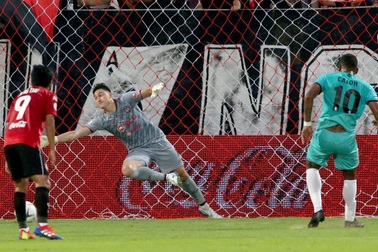 Người Thái yêu mến, nể phục thủ thành Văn Lâm